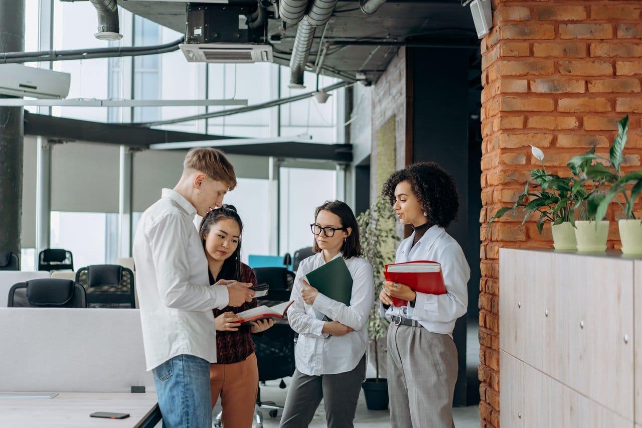 Shared Services vs. Outsourcing (BPO): Key Differences and When to Use Each